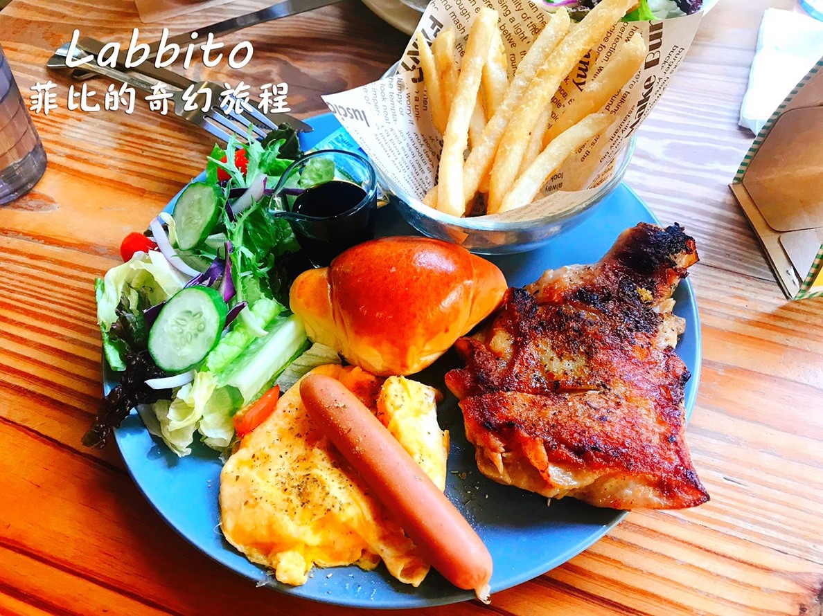 Labbito Cafe｜台中早午餐推薦，日本人開的早午餐，Tokyo Crepe可麗餅、鬆餅 @猴屁的異想世界