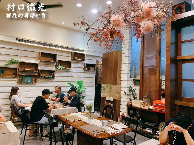 【台中美食】台中新開幕餐廳-村口微光(一中店)！台中IG打卡餐廳開到一中街啦！義大利麵很有水準！隱藏在一中街的巷弄美食！台中義大利麵推薦！內有村口微光菜單！在中友百貨跟台中科技大學中間！(一中街美食推薦、一中街餐廳推薦) @猴屁的異想世界