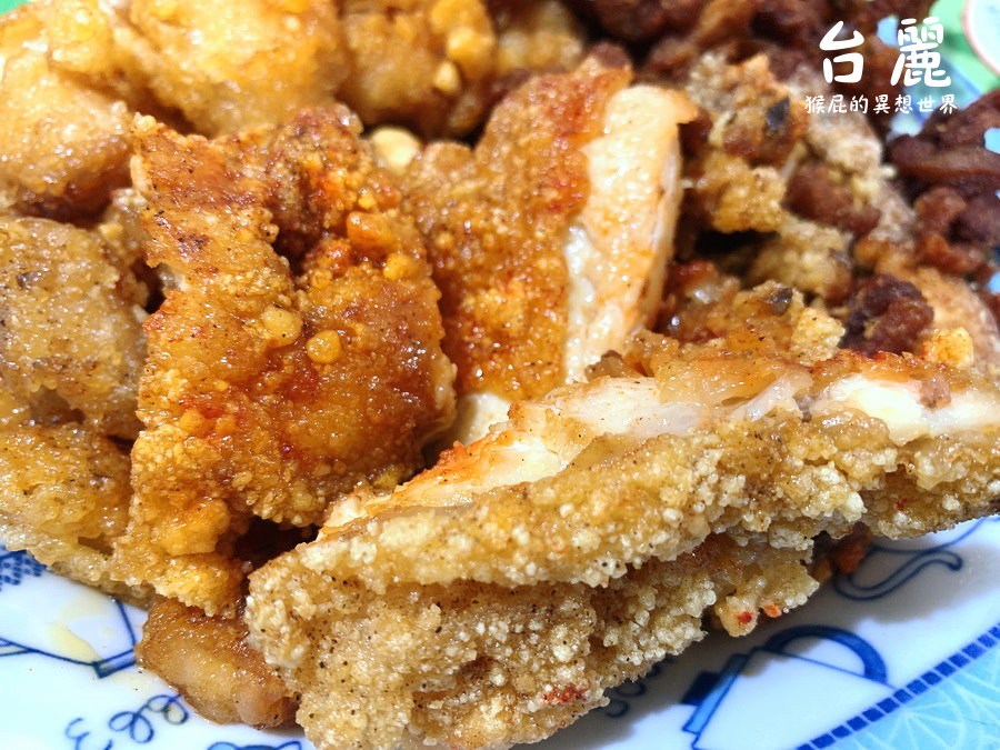 台麗雞排｜新莊輔大周邊最強鹹酥雞店，吃了會懷念的有名雞排，必點雞排、魷魚、雞皮 @猴屁的異想世界