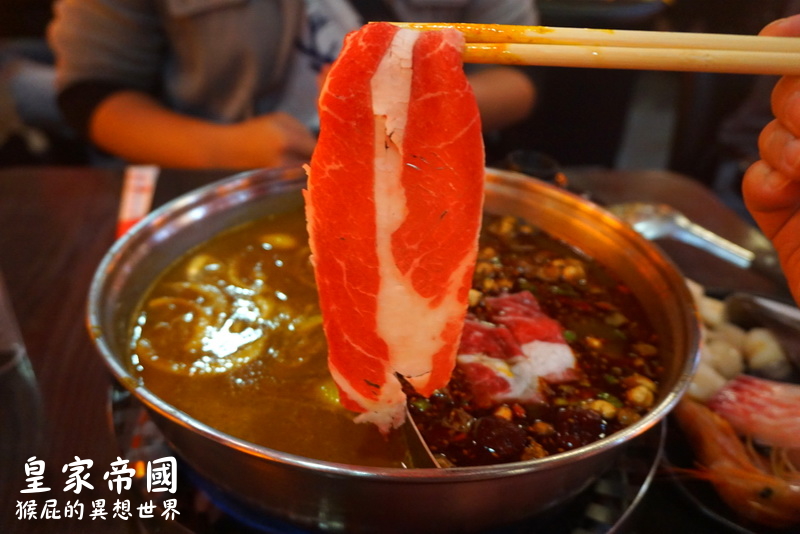 皇家帝國麻辣火鍋吃到飽｜台北最強麻辣鍋吃到飽，食材超多、海鮮超威大推，哈根達斯吃到飽 @猴屁的異想世界