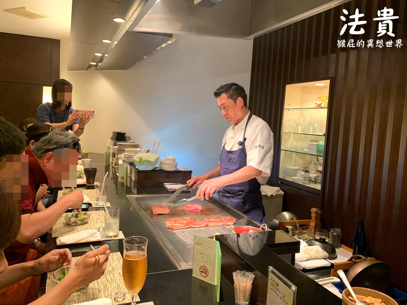 鉄板DINING法貴｜日本必吃神戶牛排CP值高神戶牛午餐，生意超好還沒開門就在排隊 @猴屁的異想世界