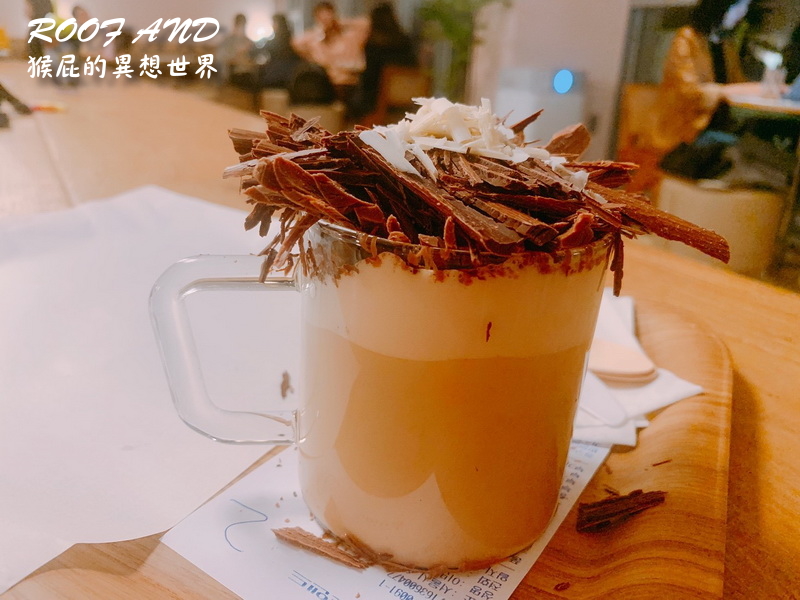 ROOF AND漢南店｜神話玟雨MINWOO的咖啡廳，浮誇系生巧克力拿鐵好好喝 @猴屁的異想世界