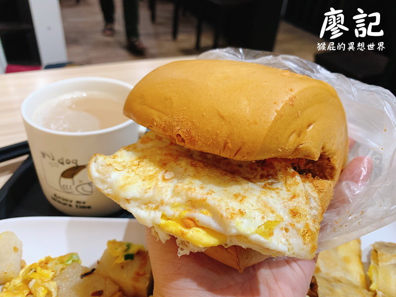 廖記燒餅豆漿｜逢甲宵夜推薦，蛋餅、小籠湯包超級好吃，燒餅一下就賣光，晚上8點半才開 @猴屁的異想世界