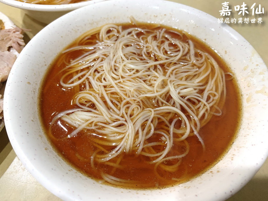 【新北永和】樂華夜市必吃美食-嘉味仙麻油雞腿庫飯！有點餐機很酷！腿庫+麻油麵線超好吃！營業到半夜兩點半！永和宵夜推薦！捷運頂溪站美食！ @猴屁的異想世界