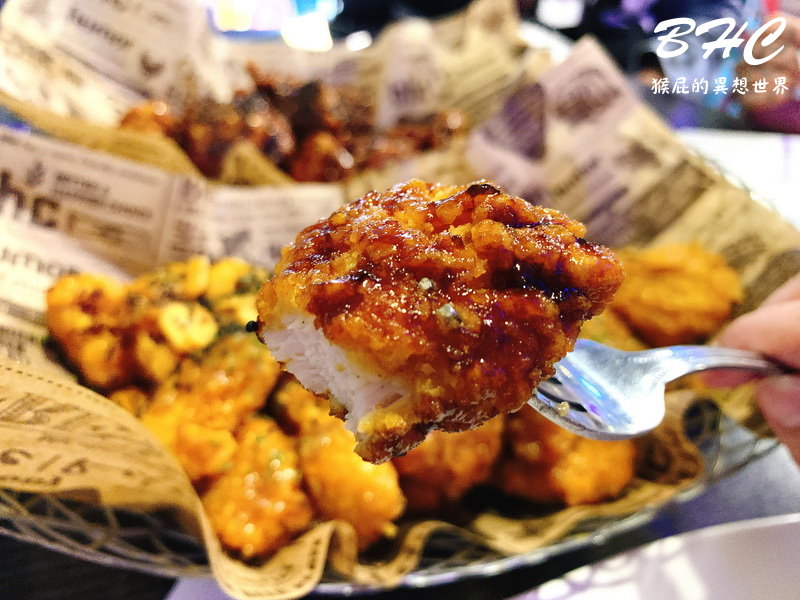 BHC韓式炸雞｜韓國首爾弘大美食，蒜味蜂蜜炸雞很特別，但個人還是最愛橋村炸雞 @猴屁的異想世界