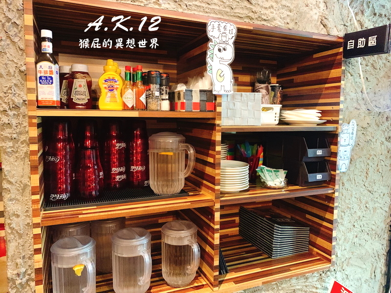 【台北西門】西門町聚餐推薦-A.K.12美式小館！氣氛好、餐點美味、適合聚餐！主打巧克力漢堡、牛排、義大利麵、甜點！寵物友善餐廳！捷運西門站！(西門町美式餐廳推薦、西門町慶生餐廳、西門町美食) @猴屁的異想世界