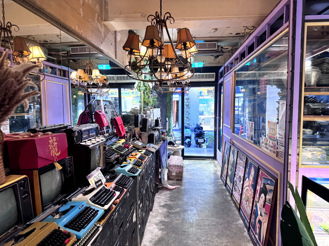 奧蘿茉咖啡館北車店｜台北車站夢幻咖啡廳推薦！不限時、有插座，當月壽星送蛋糕還有可愛店貓陪吃飯 @猴屁的異想世界