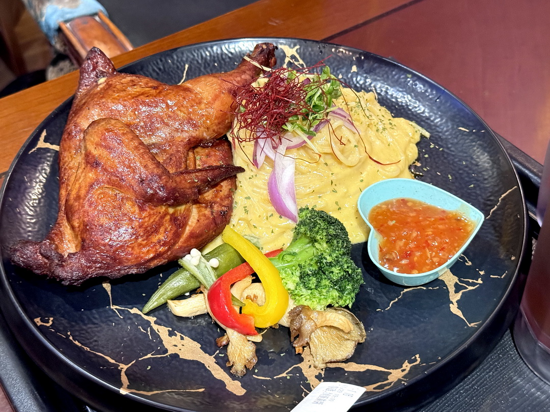 奧蘿茉咖啡館北車店｜台北車站夢幻咖啡廳推薦！不限時、有插座，當月壽星送蛋糕還有可愛店貓陪吃飯 @猴屁的異想世界