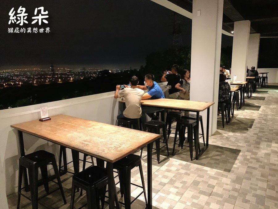 【台中美食】台中夜景餐廳綠朵休閒農場！台中絕美景觀餐廳，百萬夜景越夜越美麗，意外的餐點很好吃！有停車場！ @猴屁的異想世界