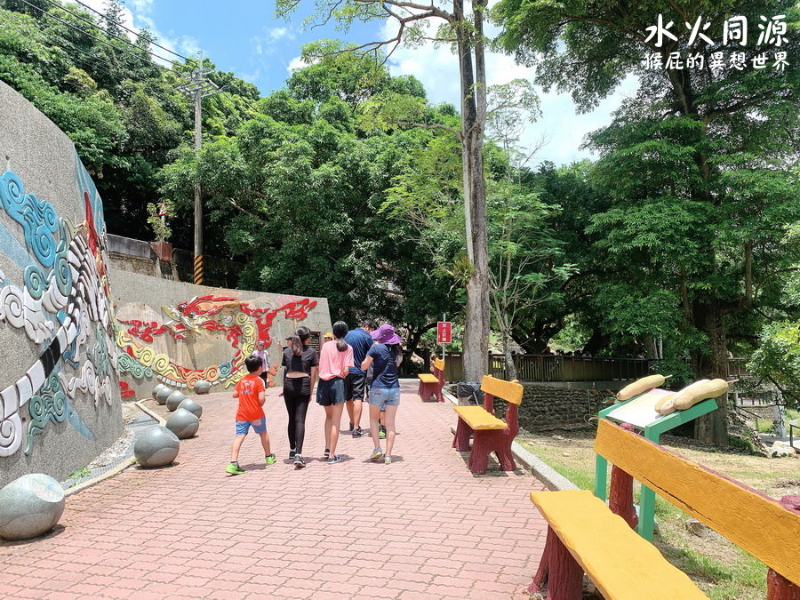 水火同源｜台南關子嶺景點，台灣七大奇景之一，水中有火，火中有水，像極了愛情 @猴屁的異想世界