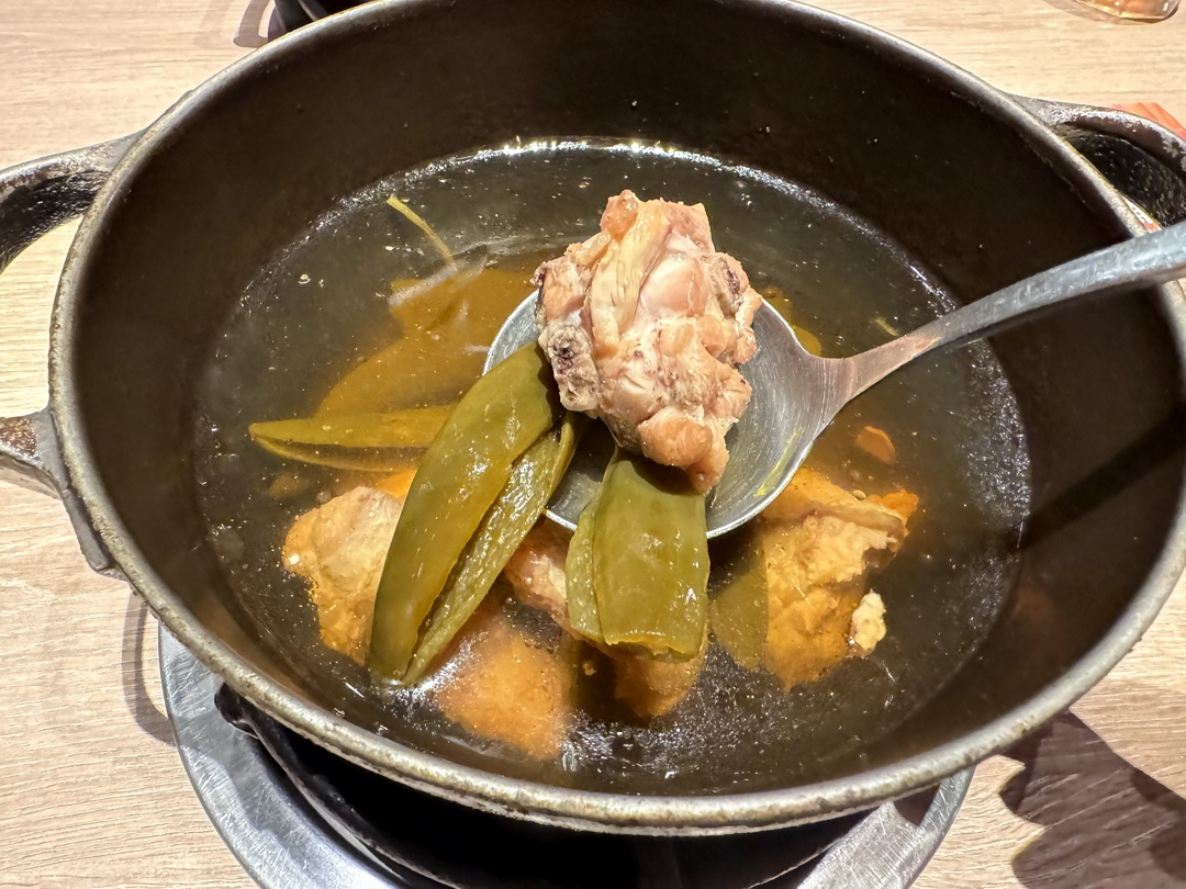 湯棧中清店｜台中平價火鍋推薦，麻油雞鍋、燒酒雞鍋超大份量，營業到凌晨2點 @猴屁的異想世界