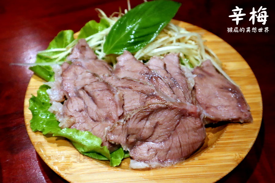 辛梅阿嬤的味道｜桃園平鎮美食滷肉飯跟乾麵都超讚，熔岩溫泉蛋爆漿超誘人，古早味小吃有阿嬤的味道，Google評價4.7顆星 @猴屁的異想世界