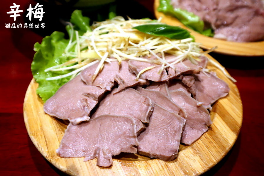 辛梅阿嬤的味道｜桃園平鎮美食滷肉飯跟乾麵都超讚，熔岩溫泉蛋爆漿超誘人，古早味小吃有阿嬤的味道，Google評價4.7顆星 @猴屁的異想世界