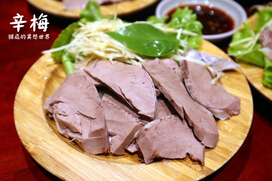 辛梅阿嬤的味道｜桃園平鎮美食滷肉飯跟乾麵都超讚，熔岩溫泉蛋爆漿超誘人，古早味小吃有阿嬤的味道，Google評價4.7顆星 @猴屁的異想世界