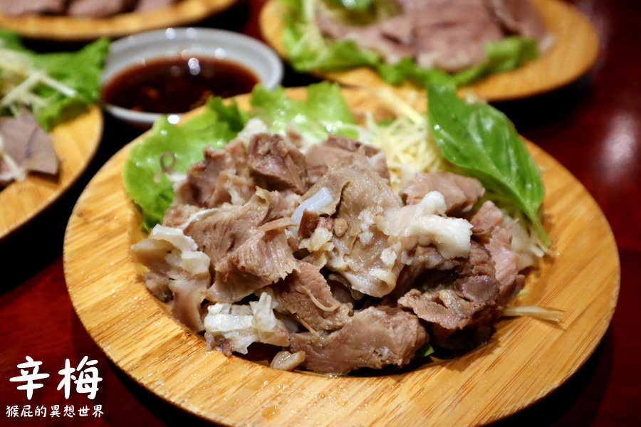 辛梅阿嬤的味道｜桃園平鎮美食滷肉飯跟乾麵都超讚，熔岩溫泉蛋爆漿超誘人，古早味小吃有阿嬤的味道，Google評價4.7顆星 @猴屁的異想世界