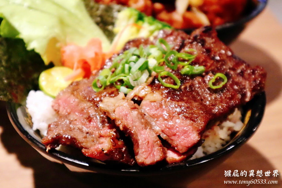 牛丁次郎坊南勢角店｜中和美食餐廳推薦，平價燒肉丼，興南夜市美食，霜淇淋、冬瓜檸檬、雞白湯無限供應 @猴屁的異想世界