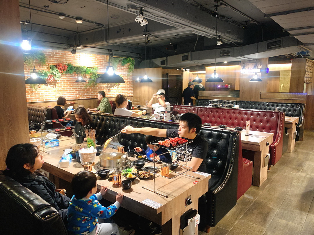 台北西門町火鍋吃到飽推薦｜新馬辣經典麻辣鍋Plus+峨眉店，高CP值必訪名店 @猴屁的異想世界