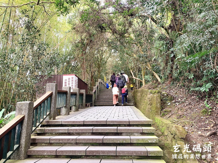 南投日月潭遊湖推薦，搭船去玄光碼頭(玄光寺)！必吃金盆阿嬤香菇茶葉蛋！內有日月潭船班資訊！ @猴屁的異想世界