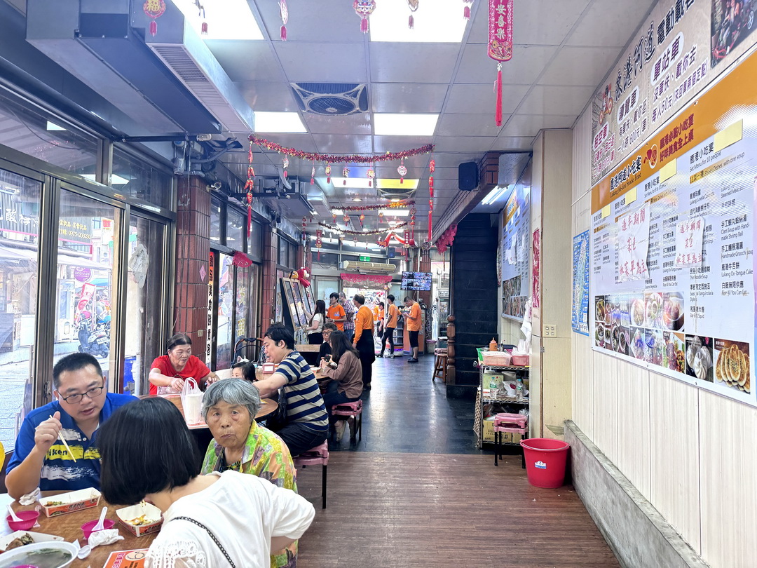鹿港阿道蚵仔煎｜天后宮人氣小吃推薦，必吃蚵仔煎、超大蚵仔蓋飯，用餐可免費停車 @猴屁的異想世界