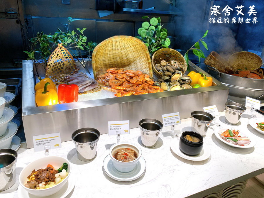 寒舍艾美酒店探索廚房｜台北吃到飽Buffet期間限定龍蝦吃到飽，還有加拿大雪蟹、沙公、牛排等 @猴屁的異想世界