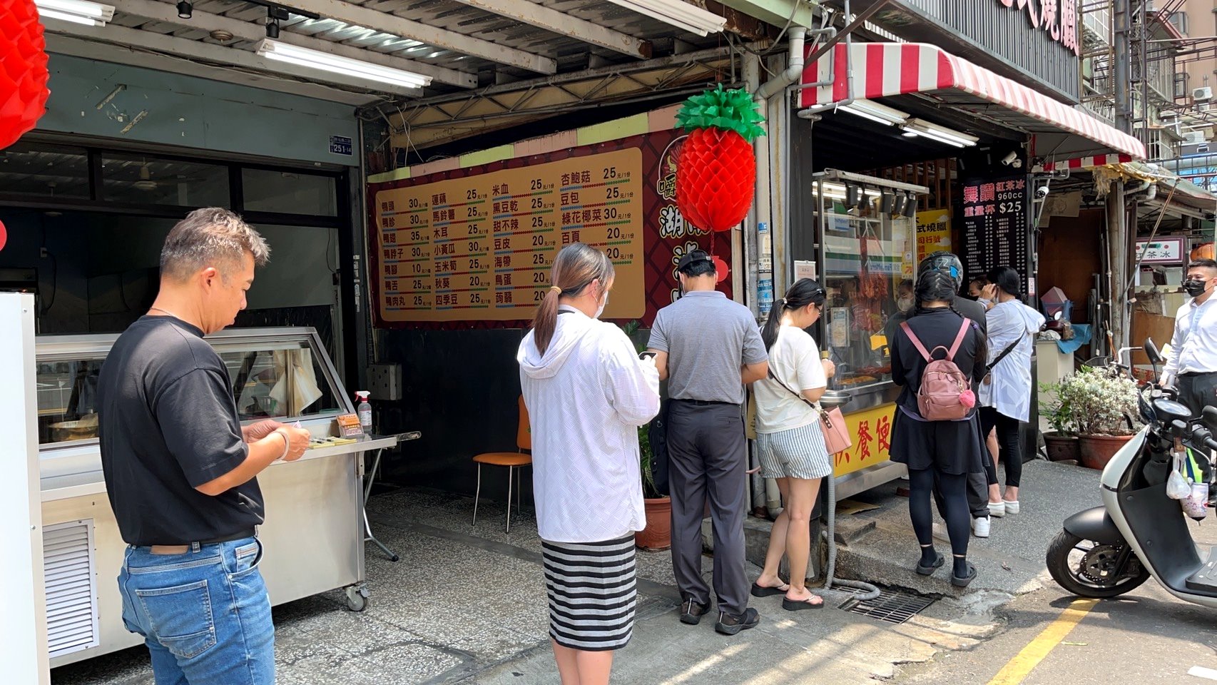 食為大港式燒臘｜台中西屯路燒臘推薦，脆皮鴨腿飯超好吃，招牌四寶飯必點 @猴屁的異想世界