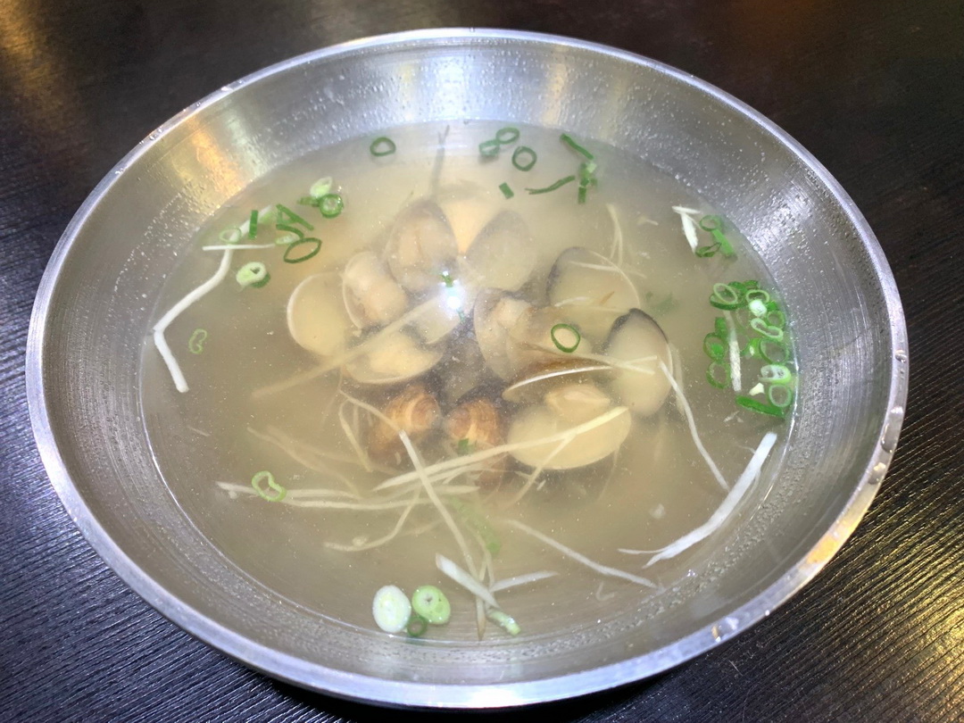 阿華炒麵暖暖店｜不用去基隆廟口夜市排隊，就能吃到基隆超人氣咖哩炒麵，超級濃郁好吃 @猴屁的異想世界