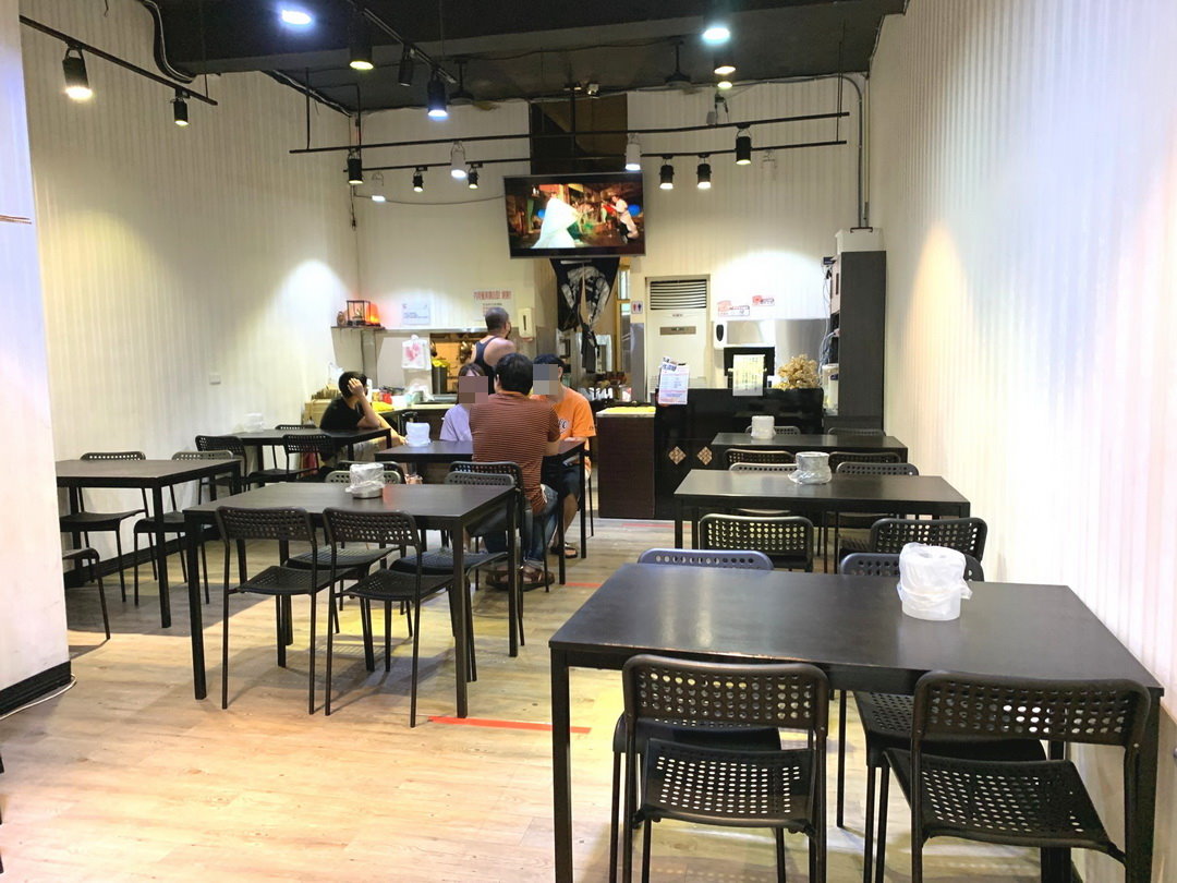 阿華炒麵暖暖店｜不用去基隆廟口夜市排隊，就能吃到基隆超人氣咖哩炒麵，超級濃郁好吃 @猴屁的異想世界