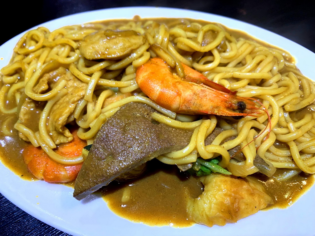 阿華炒麵暖暖店｜不用去基隆廟口夜市排隊，就能吃到基隆超人氣咖哩炒麵，超級濃郁好吃 @猴屁的異想世界