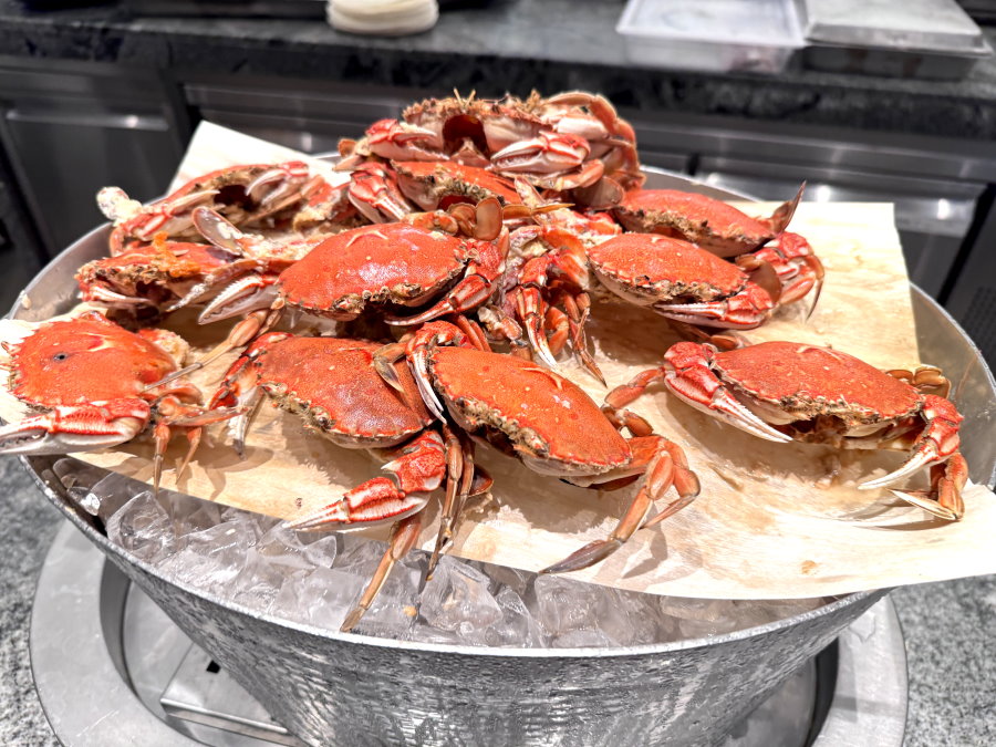 饗食天堂台中大遠百店｜台中吃到飽餐廳推薦，饗食天堂全新改裝，假日有干貝吃到飽 @猴屁的異想世界