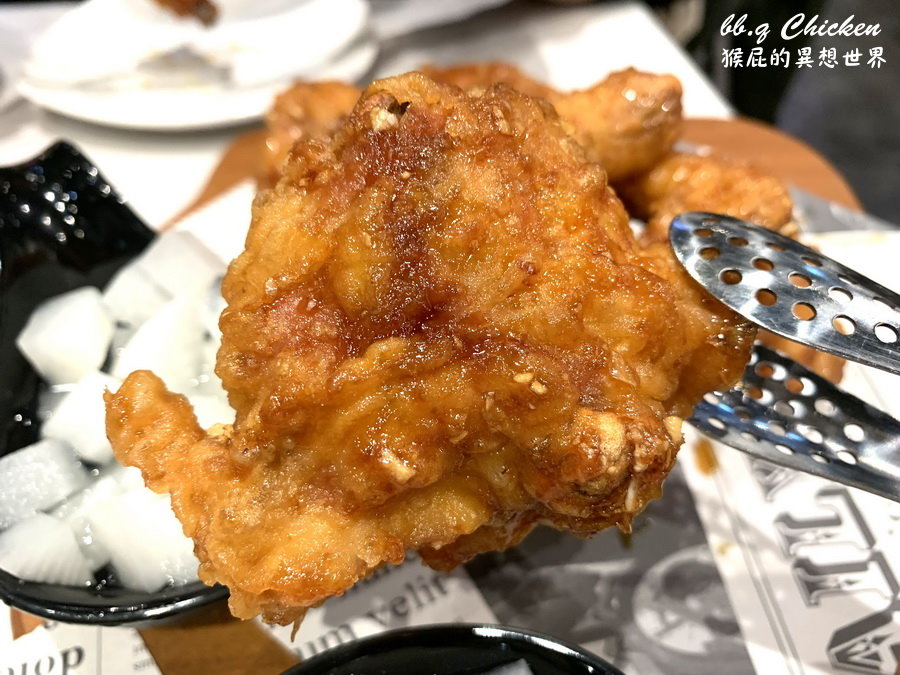 bb.q CHICKEN台中大遠百店｜韓劇愛的迫降、鬼怪裡出現的炸雞店，台中新開幕韓式炸雞(bbq chicken菜單) @猴屁的異想世界