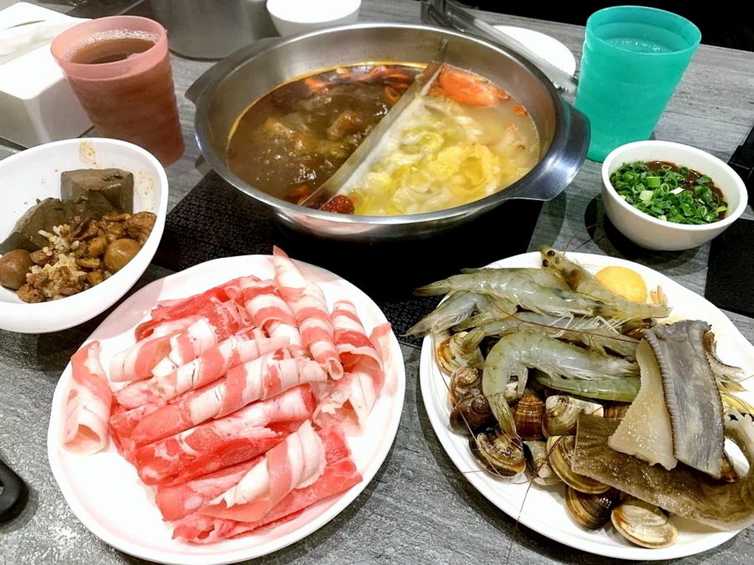 陳師傅麻辣火鍋｜台中麻辣鍋吃到飽老店，麻辣鍋、酸菜白肉鍋吃到飽，近一中街營業到凌晨2點 @猴屁的異想世界