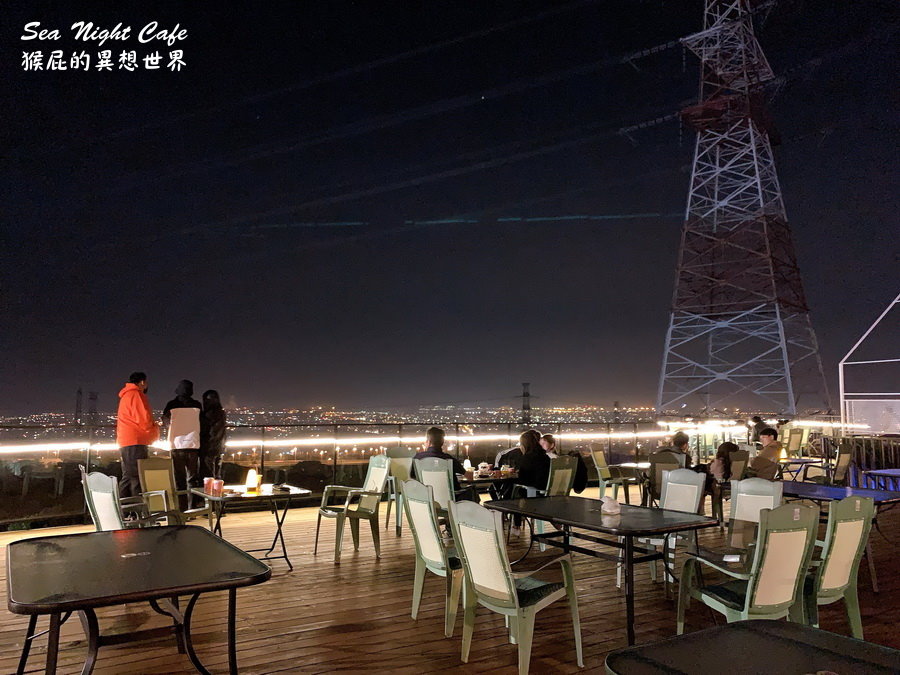 向海咖啡屋｜台中夜景咖啡廳，營業到半夜兩點，超浪漫愛心LED燈超好拍還有玻璃貨櫃屋 @猴屁的異想世界