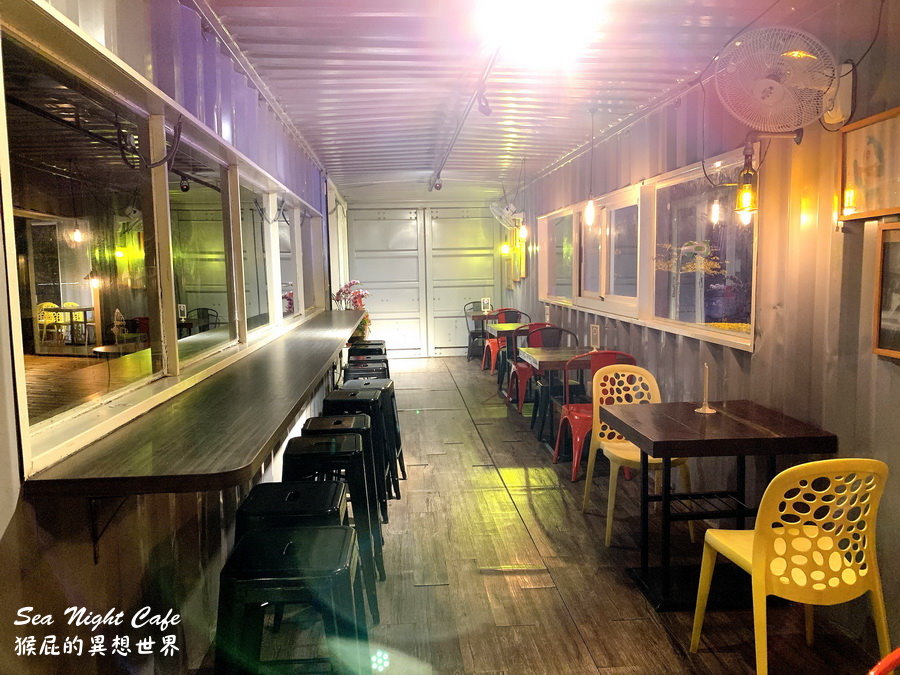 向海咖啡屋｜台中夜景咖啡廳，營業到半夜兩點，超浪漫愛心LED燈超好拍還有玻璃貨櫃屋 @猴屁的異想世界