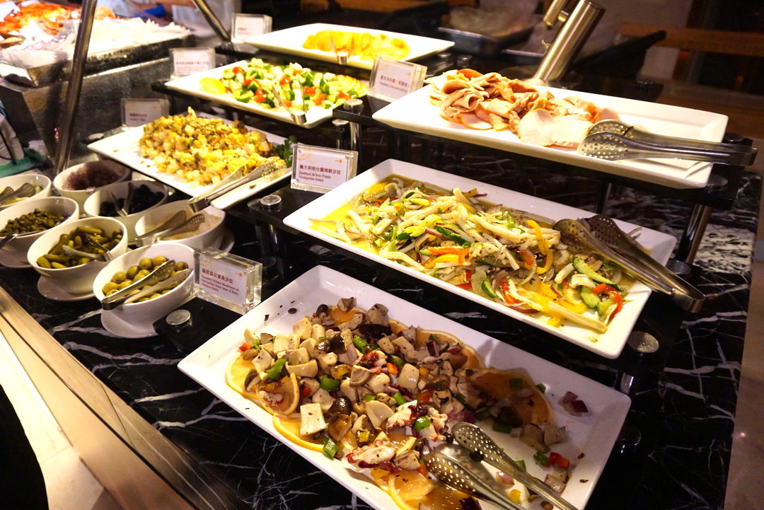 【台北吃到飽推薦】喜來登大飯店十二廚自助餐，平日4人同行1人免費，捷運善導寺站 @猴屁的異想世界