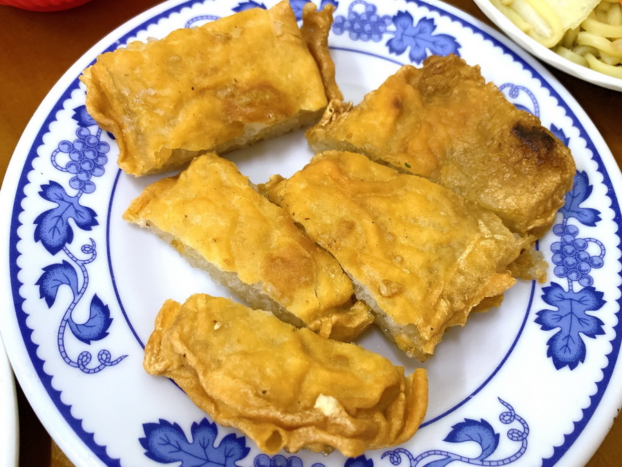 廟口第一家蚵仔煎｜鹿港老街好吃脆皮蚵仔煎，炸蝦猴、蚵仔蓋飯不錯吃有新鮮，在鹿港天后宮旁 @猴屁的異想世界