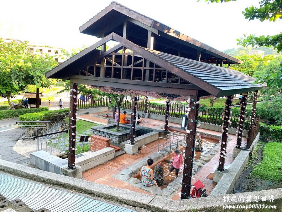 四重溪溫泉公園｜屏東免費泡腳景點，還有日式神社跟公仔可愛又好拍，溫泉季還會有燈海 @猴屁的異想世界