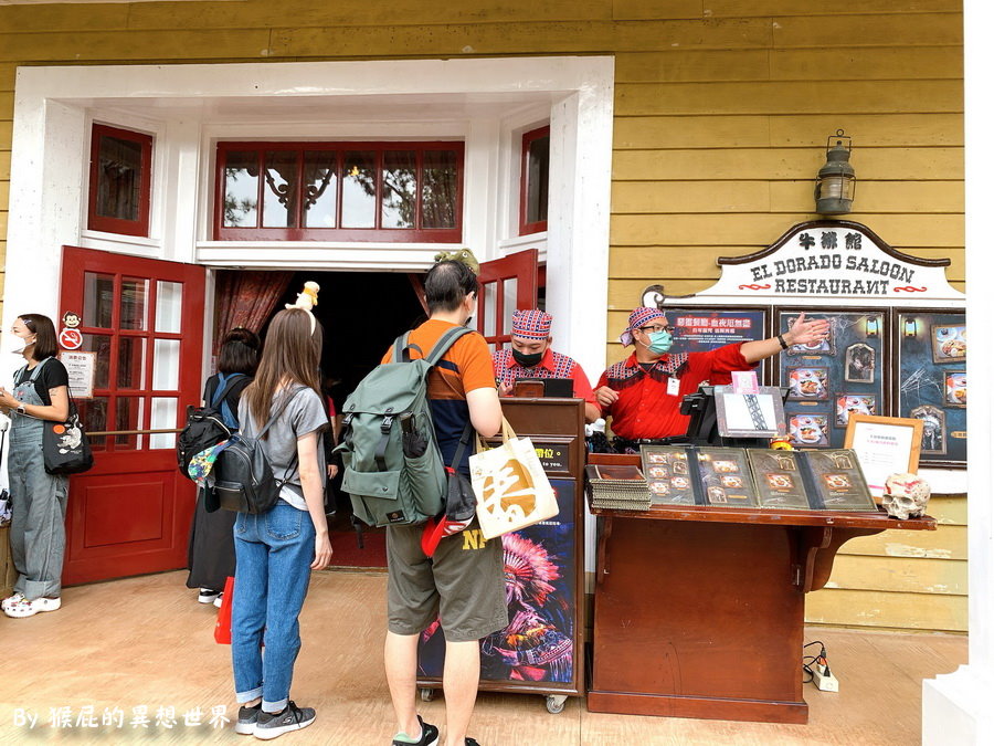 六福村牛排館惡靈餐廳｜六福村萬聖節限定惡靈餐廳，吃牛排看表演超享受，預約制超熱門只有假日才有 @猴屁的異想世界