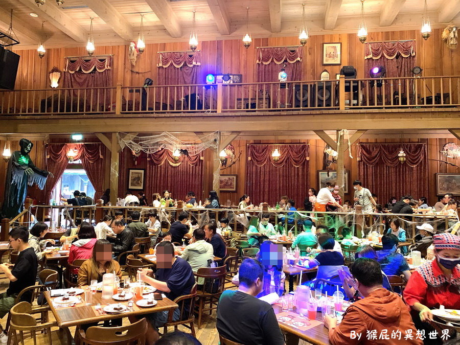 六福村牛排館惡靈餐廳｜六福村萬聖節限定惡靈餐廳，吃牛排看表演超享受，預約制超熱門只有假日才有 @猴屁的異想世界