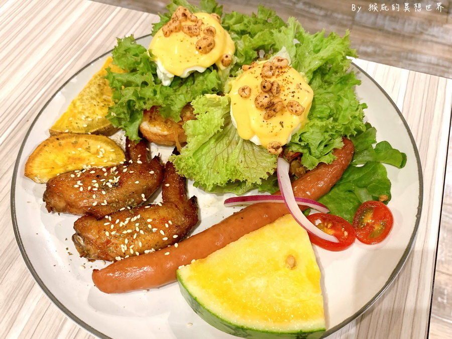 找晨手作輕食料理｜台中北屯超人氣早午餐，班尼迪克蛋好吃，搭配肉食系套餐有雞翅香腸很可以 @猴屁的異想世界