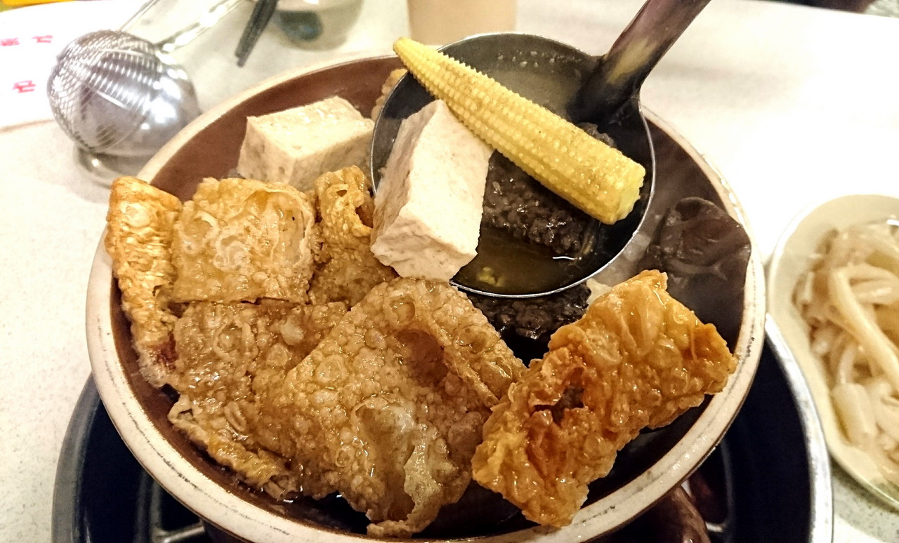 霸味薑母鴨全台總店｜三重排隊美食，冬天就是要吃薑母鴨，排隊排到天荒地老 @猴屁的異想世界