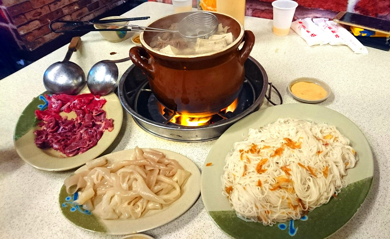 霸味薑母鴨全台總店｜三重排隊美食，冬天就是要吃薑母鴨，排隊排到天荒地老 @猴屁的異想世界