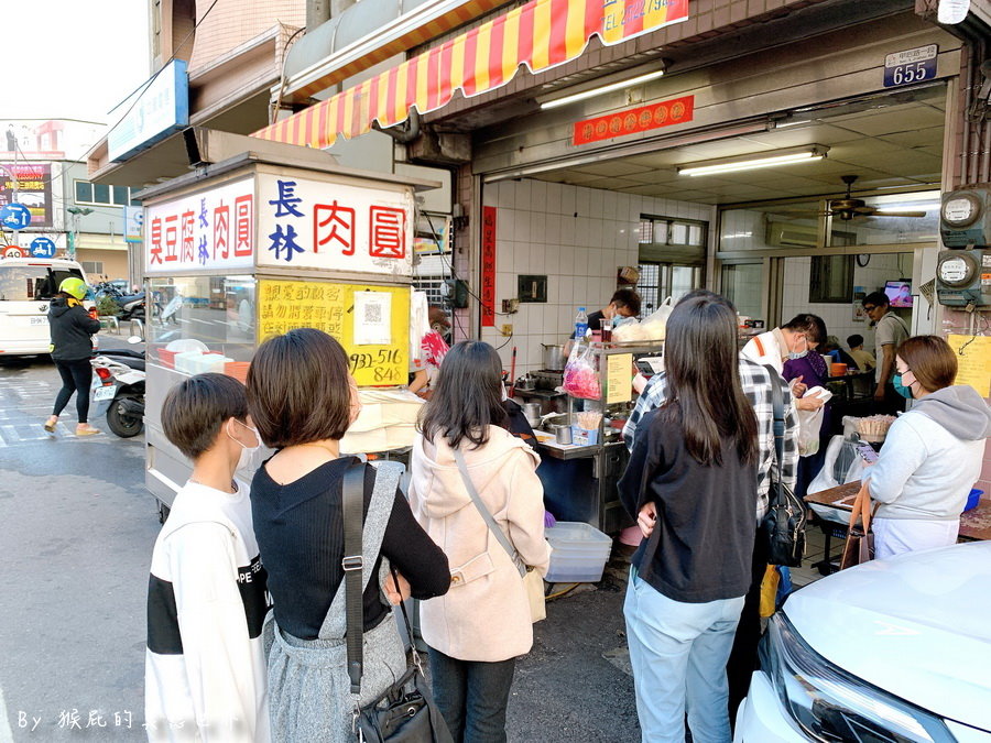 長林肉圓、臭豆腐｜台中后里必吃的第1名臭豆腐，外酥內軟超好吃泡菜很驚豔，肉圓也很強生意超好 @猴屁的異想世界