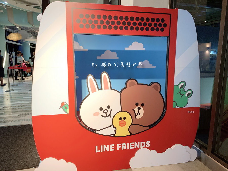 天空之夢摩天輪｜台中麗寶樂園摩天輪7款LINE FRIENDS主題車廂超可愛，熊大兔兔告白車廂超浪漫 @猴屁的異想世界