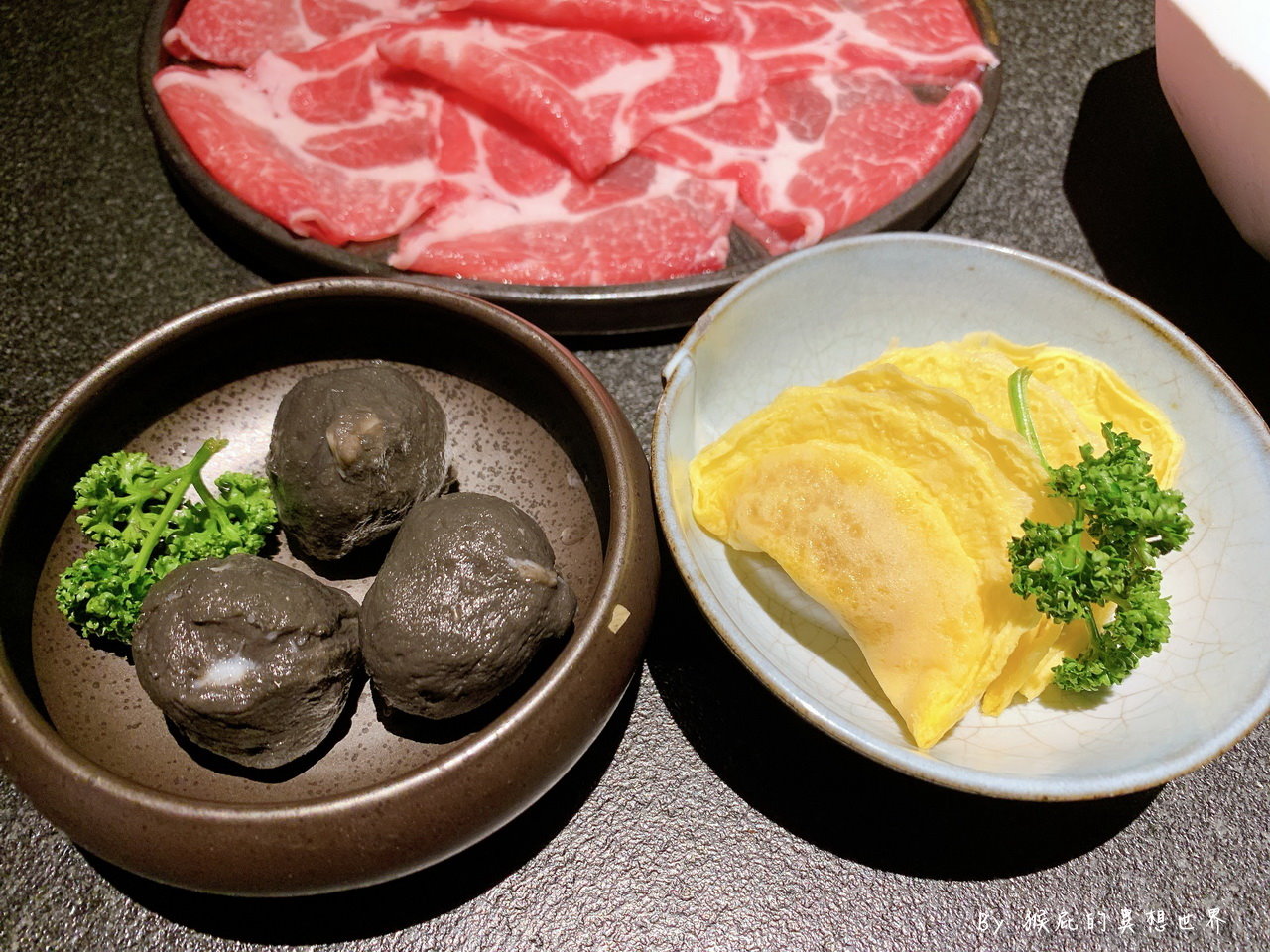 昭日堂鍋煮｜台中浮誇系餐廳超大間超氣派，20多種火鍋自助吧吃到飽超豐盛，專人服務剝蝦超享受 @猴屁的異想世界