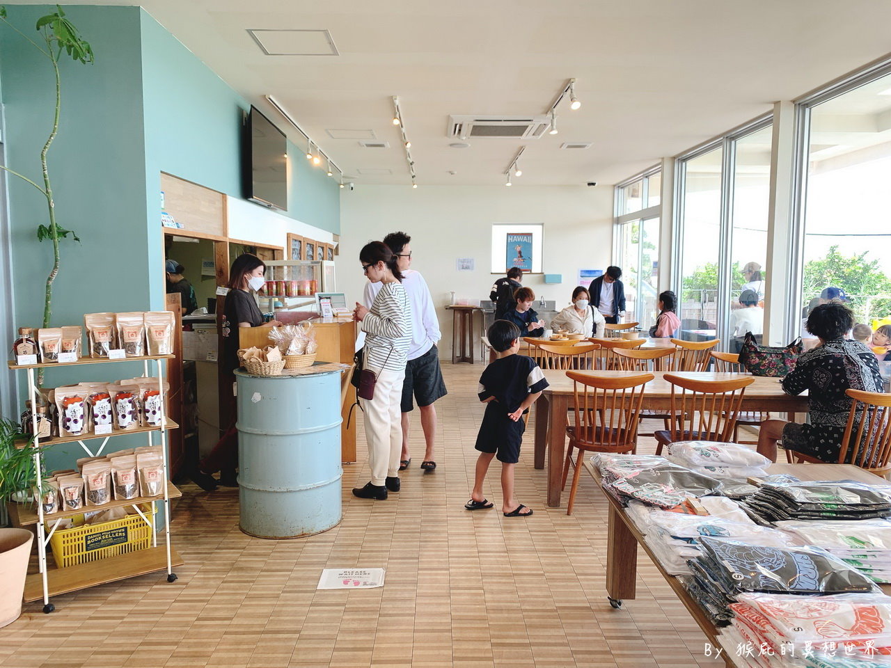 沖繩古宇利島蝦蝦飯｜沖繩必吃排隊美食，超熱門從餐車變成店面，蝦蝦飯加牛排加辣超好吃 @猴屁的異想世界