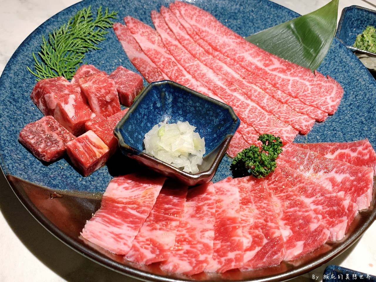 老井燒肉美村店｜台中必吃燒肉，跟屋馬、茶六齊名的高檔燒肉店，GOOGLE破萬則評論4.9分超厲害，當月壽星有畫盤超可愛，台中包廂餐廳(台中燒肉推薦) @猴屁的異想世界