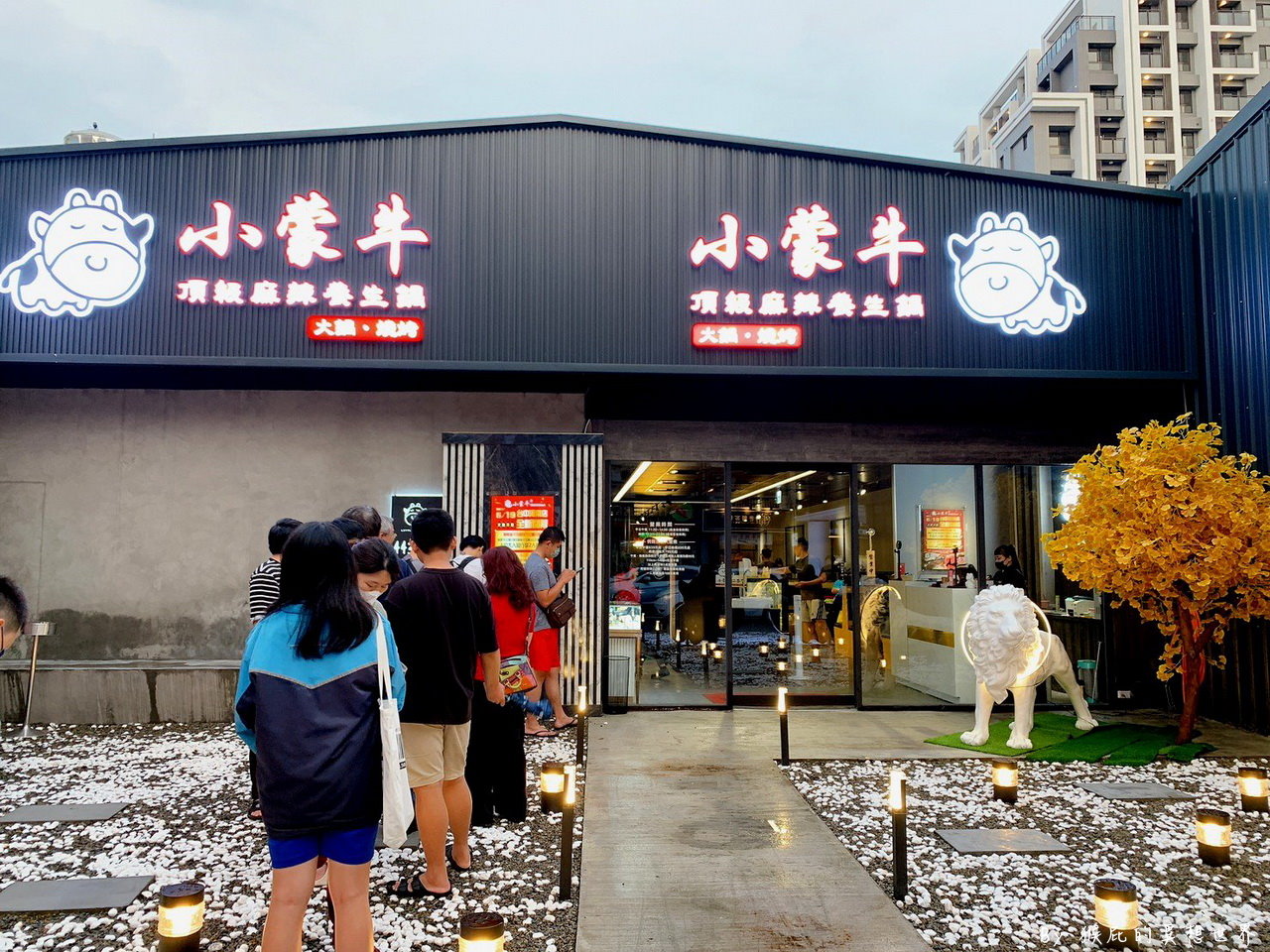 小蒙牛麻辣養生鍋吃到飽｜台中新開幕火鍋吃到飽，河南店有火烤兩吃，杯裝哈根達斯吃到飽超過癮 @猴屁的異想世界