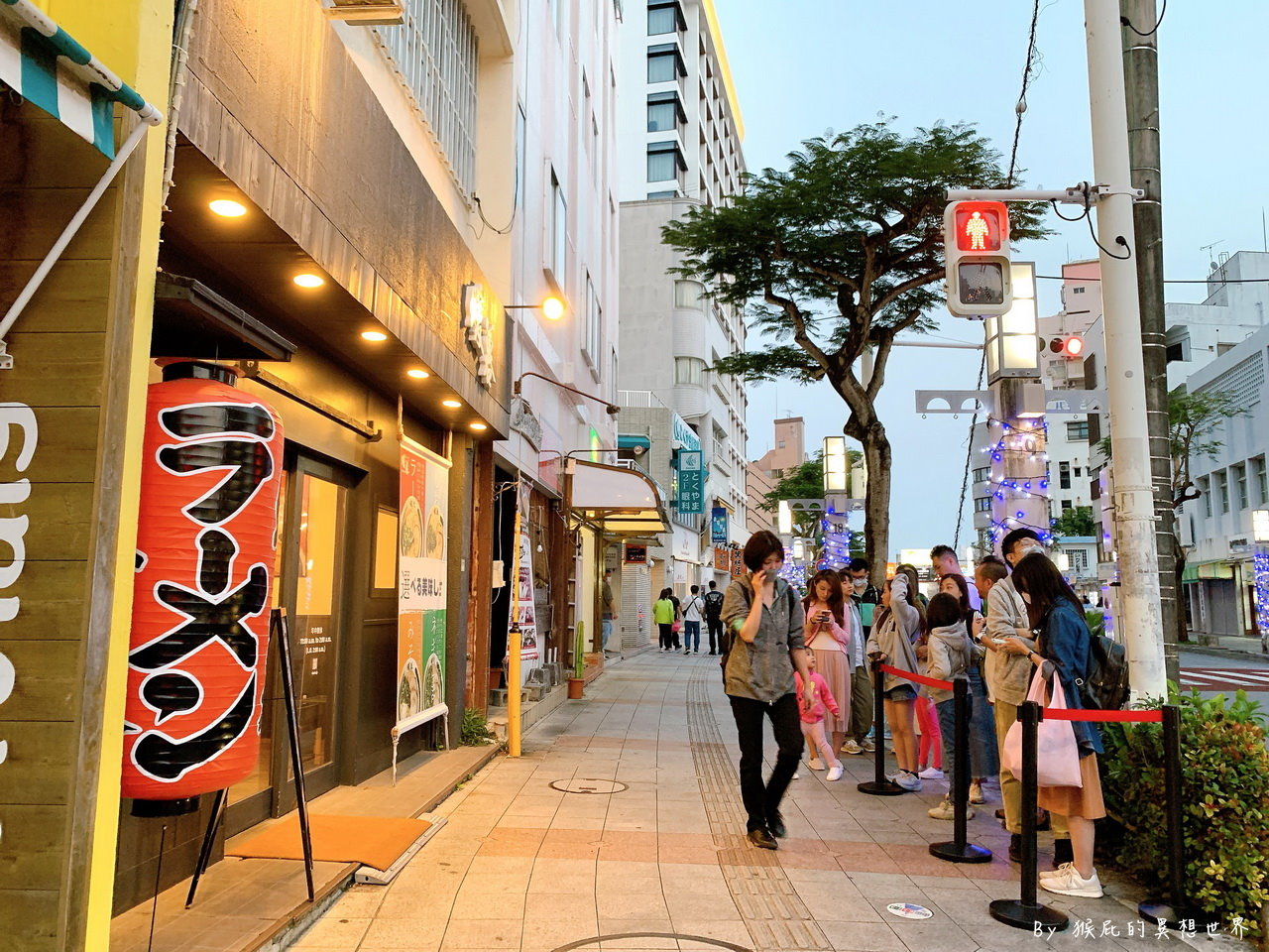 暖暮拉麵｜日本沖繩必吃排隊拉麵，台灣人最愛國際通拉麵店，排隊排到天荒地老，營業到半夜2點 @猴屁的異想世界