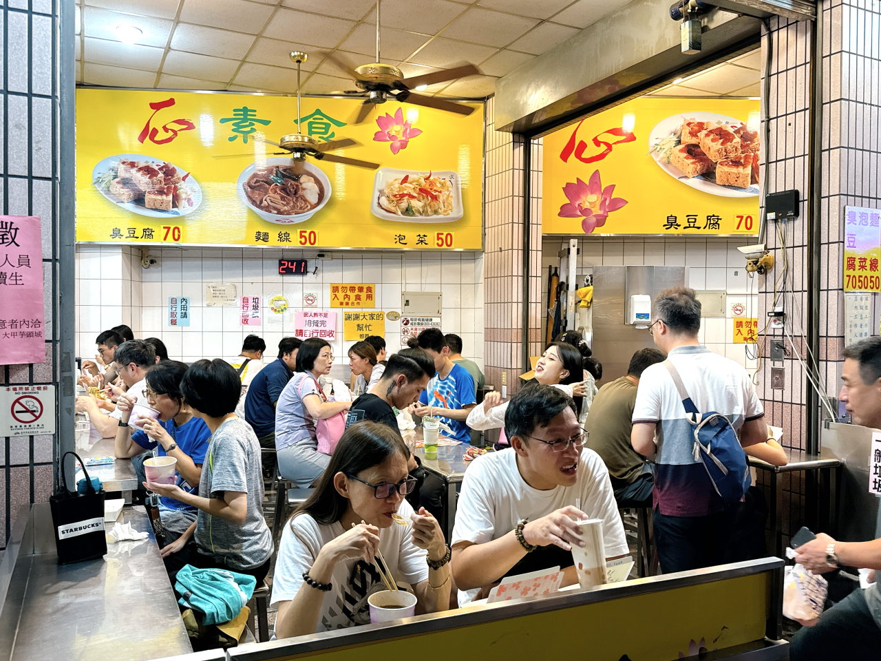 一心臭豆腐｜逢甲夜市必吃美食前10名常勝軍，無時無刻都在排隊生意超好的酥脆臭豆腐 @猴屁的異想世界