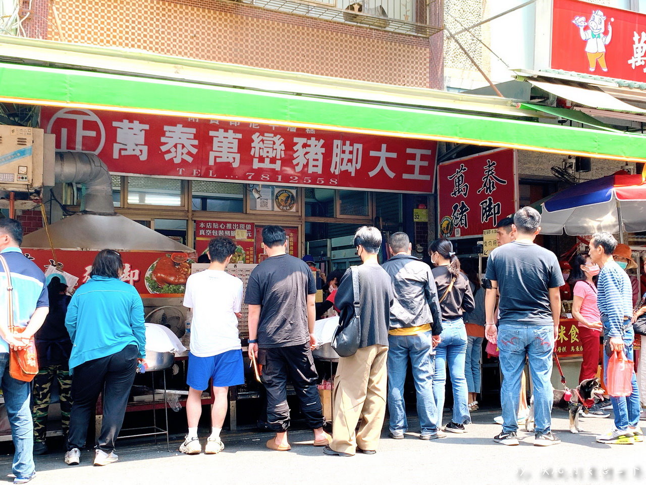 海鴻豬腳｜屏東必吃萬巒豬腳海鴻飯店唯一創始店，蔣經國也有來吃，已經開了77年，有免費停車場 @猴屁的異想世界